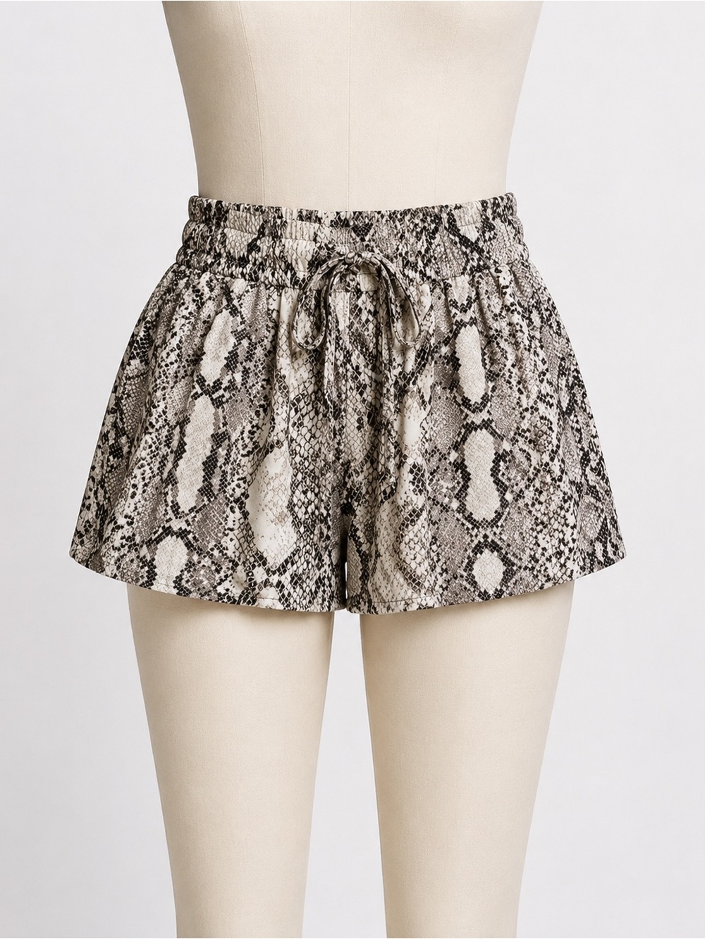 Express Snakeskin Print Elastic Drawstring Waist Casual Slip-On Statement Shorts - Picture 5 of 9